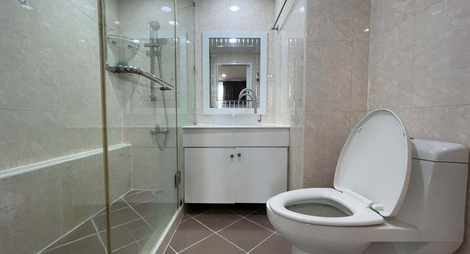 For rent 3 bedrooms condo in Watthana, Bangkok