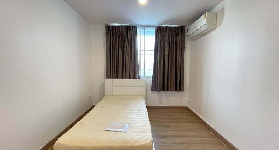 For rent 3 bedrooms condo in Watthana, Bangkok