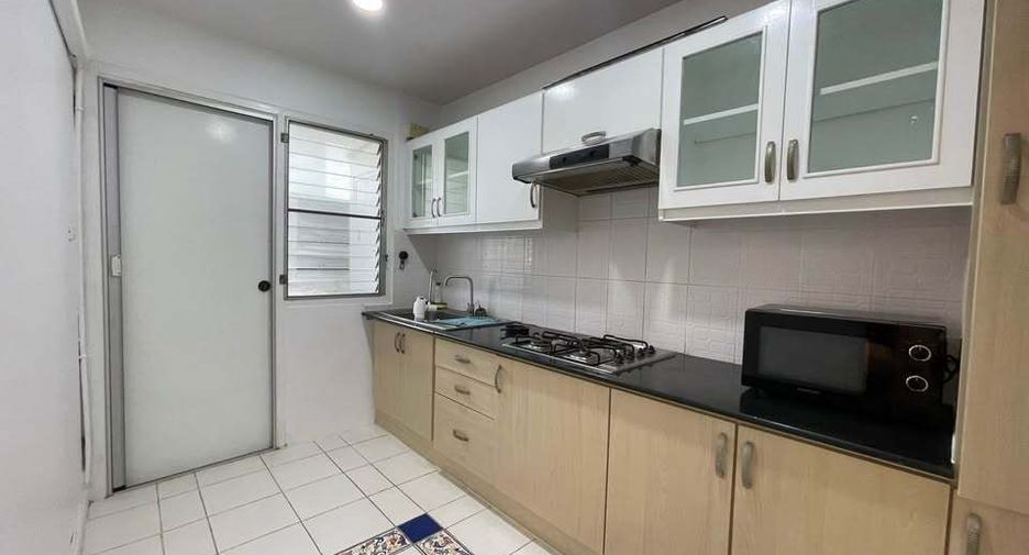 For rent 3 bedrooms condo in Watthana, Bangkok