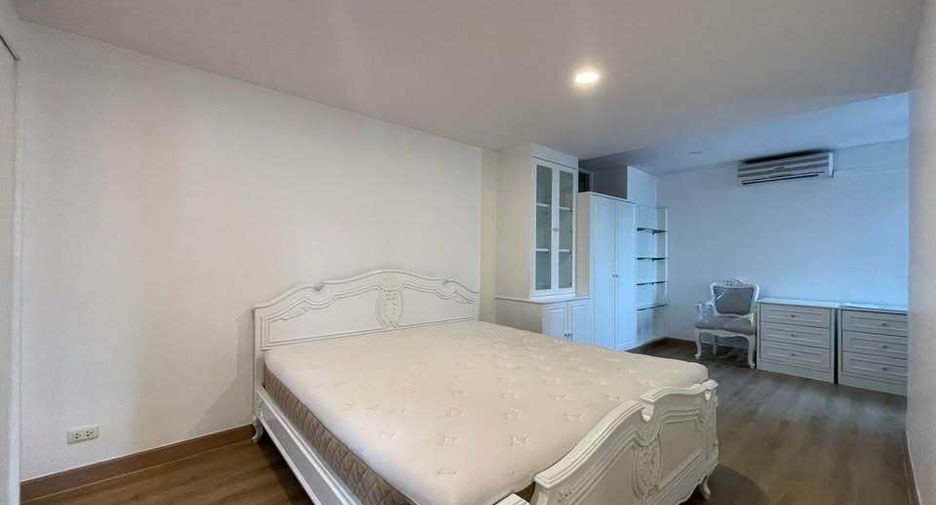 For rent 3 bedrooms condo in Watthana, Bangkok