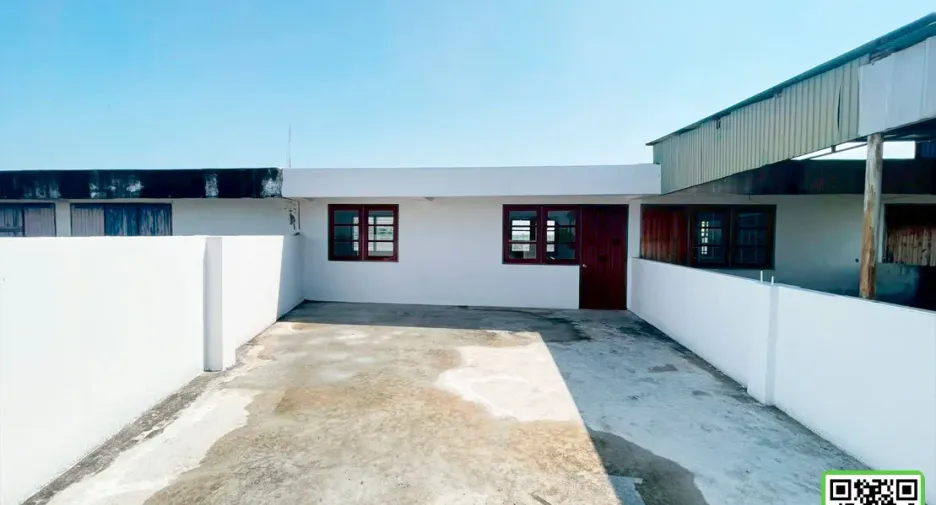 For sale 2 bedrooms townhouse in Mueang Uttaradit, Uttaradit