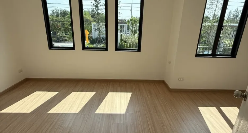 出售 3 卧室 联排别墅 在 Lat Lum Kaeo, Pathum Thani