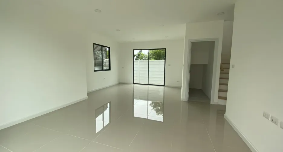 For sale 4 bedrooms house in Sam Khok, Pathum Thani