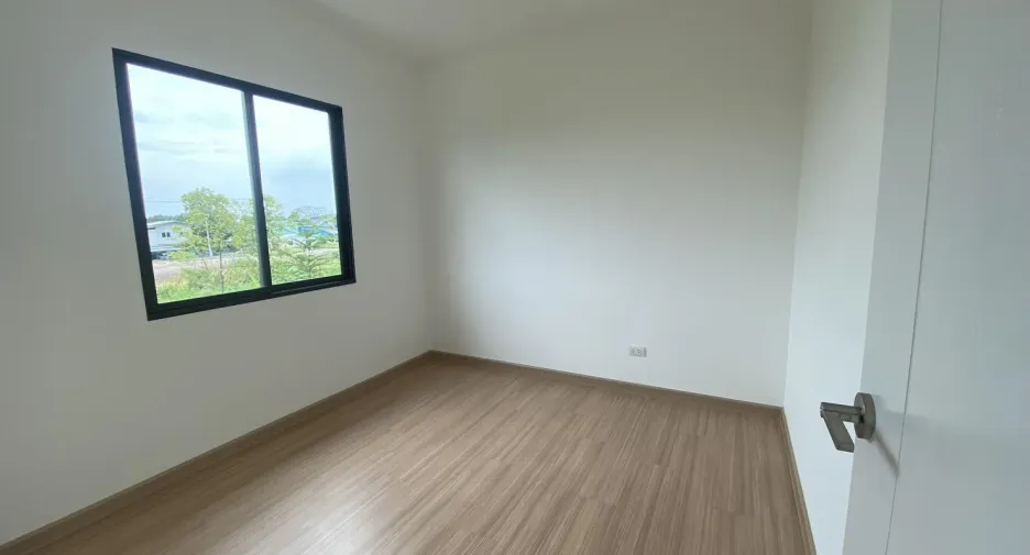 For sale 4 bedrooms house in Sam Khok, Pathum Thani
