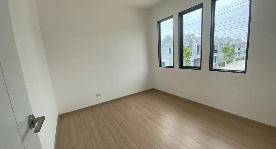 For sale 4 bedrooms house in Sam Khok, Pathum Thani