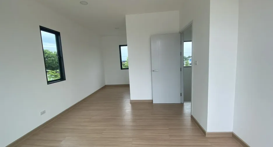 For sale 4 bedrooms house in Sam Khok, Pathum Thani