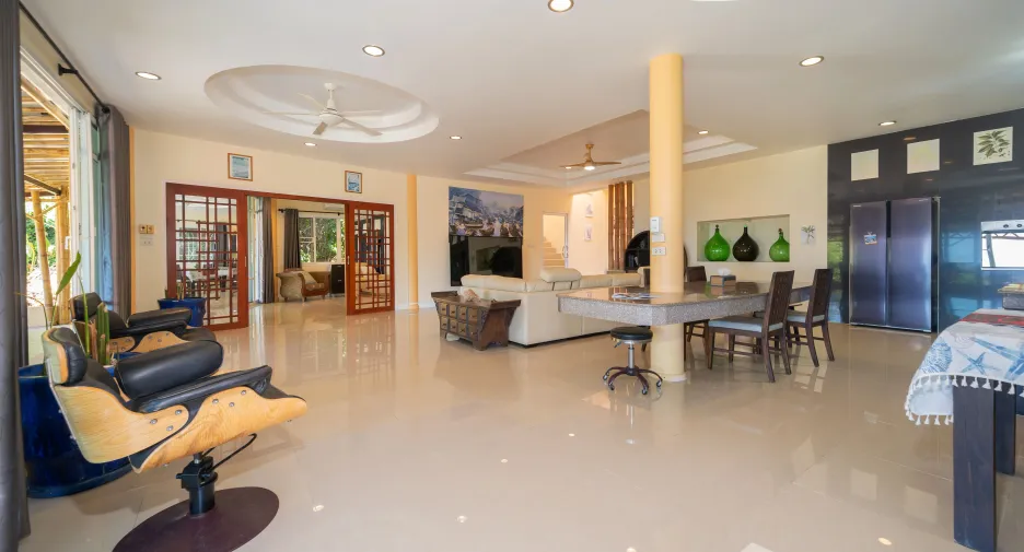 Villa en alquiler de 3 habitaciones en Mueang Phuket, Phuket