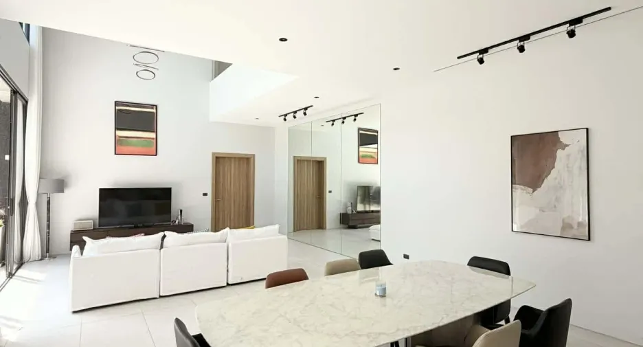 For rent 5 bedrooms villa in Mueang Phuket, Phuket