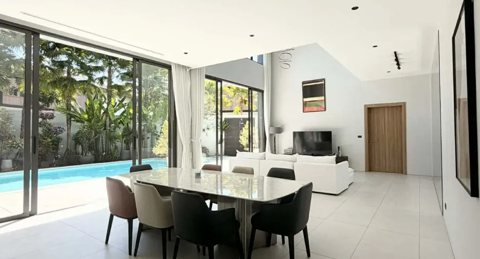 For rent 5 bedrooms villa in Mueang Phuket, Phuket