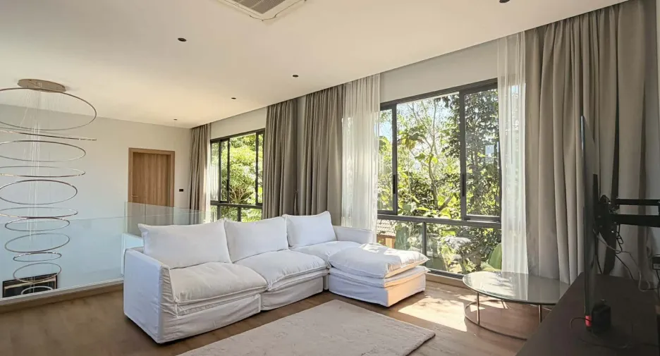 For rent 5 bedrooms villa in Mueang Phuket, Phuket