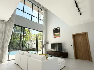 For rent 5 bedrooms villa in Mueang Phuket, Phuket