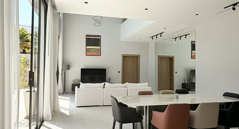 For rent 5 bedrooms villa in Mueang Phuket, Phuket