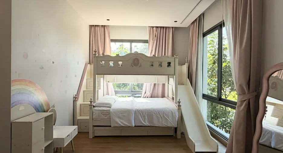 For rent 5 bedrooms villa in Mueang Phuket, Phuket