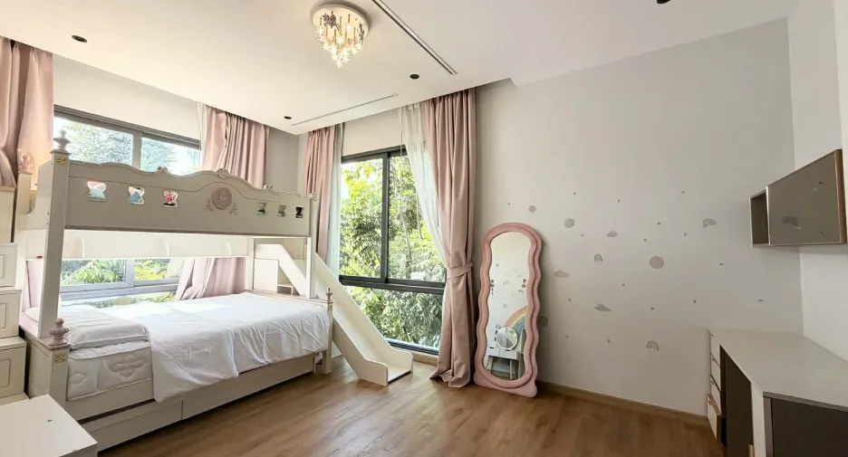 For rent 5 bedrooms villa in Mueang Phuket, Phuket