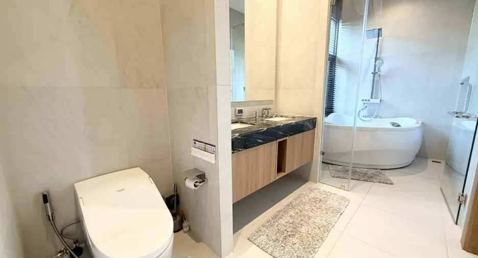 For rent 5 bedrooms villa in Mueang Phuket, Phuket