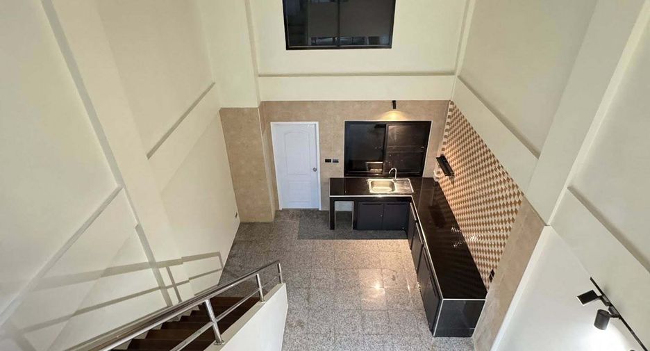 For sale and for rent 4 bedrooms townhouse in Wang Thonglang, Bangkok