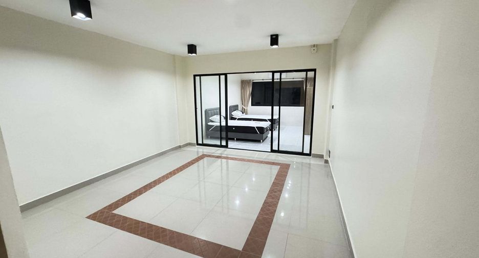 For sale and for rent 4 bedrooms townhouse in Wang Thonglang, Bangkok