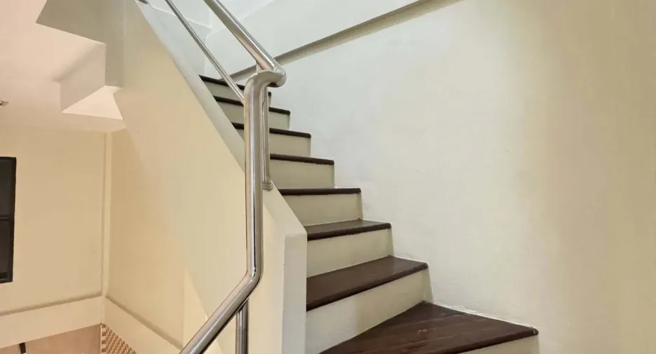 For sale and for rent 4 bedrooms townhouse in Wang Thonglang, Bangkok
