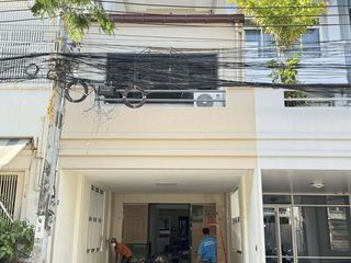 出售 和 出租 4 卧室 联排别墅 在 Wang Thong Lang, 曼谷