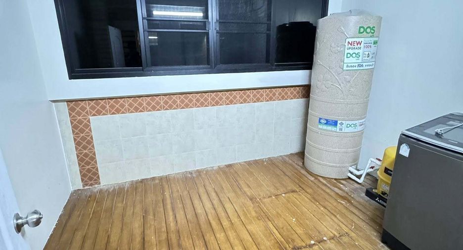 For sale and for rent 4 bedrooms townhouse in Wang Thonglang, Bangkok