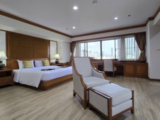 For rent 4 bedrooms condo in Watthana, Bangkok