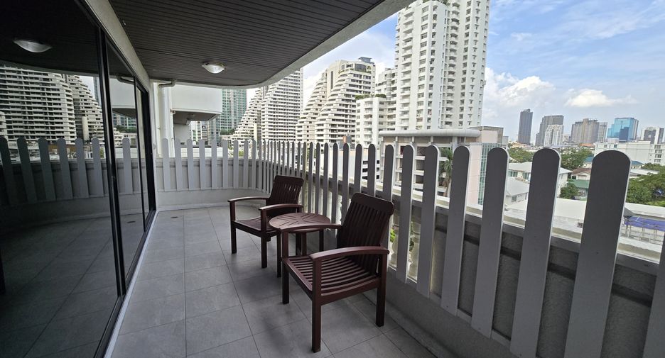 À louer 4 chambres condo à Watthana, Bangkok