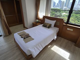 For rent 4 bedrooms condo in Watthana, Bangkok