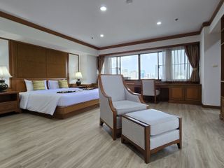 For rent 4 bedrooms condo in Watthana, Bangkok
