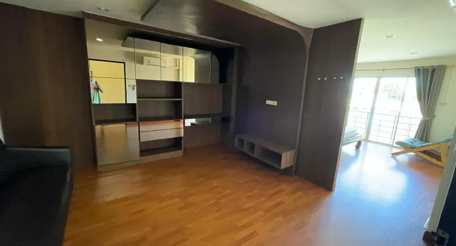 For rent 4 bedrooms retail Space in Bang Lamung, Chonburi