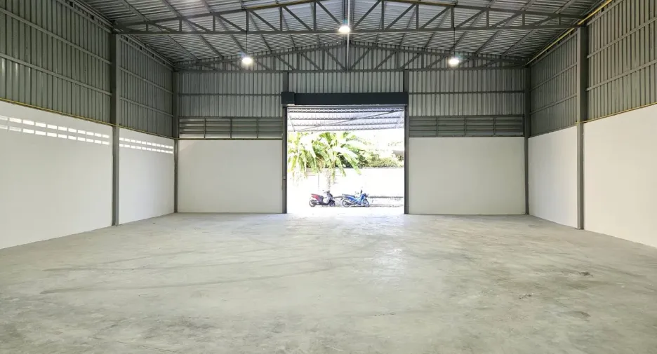 For rent warehouse in Mueang Samut Prakan, Samut Prakan