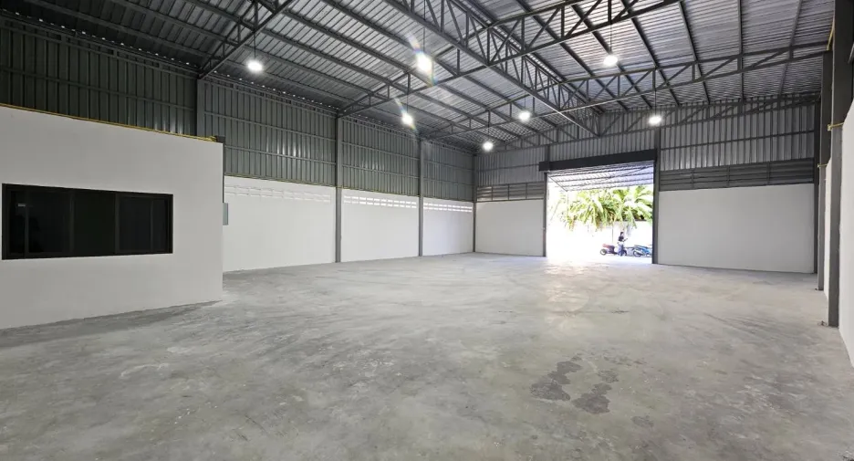 For rent warehouse in Mueang Samut Prakan, Samut Prakan
