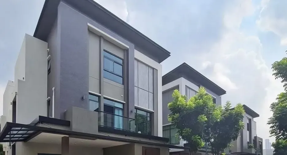 For rent and for sale 3 bedrooms house in Phra Khanong, Bangkok