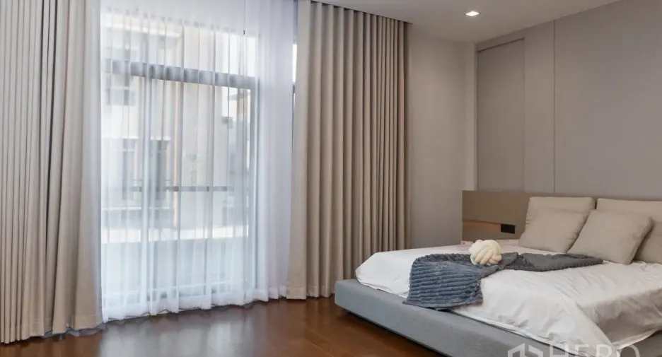 For rent and for sale 3 bedrooms house in Phra Khanong, Bangkok