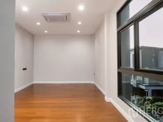 For rent そして for sale 3 ベッドルーム house in Phra Khanong, Bangkok