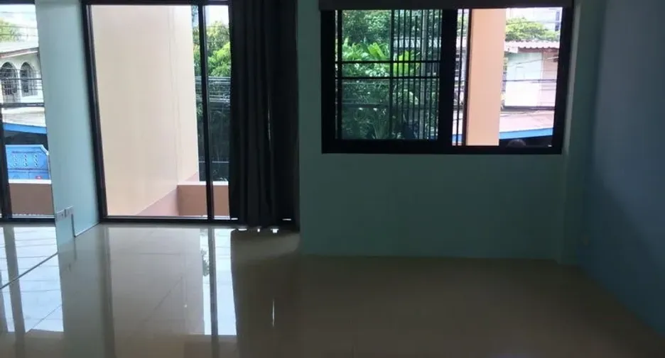 For rent office in Phra Khanong, Bangkok