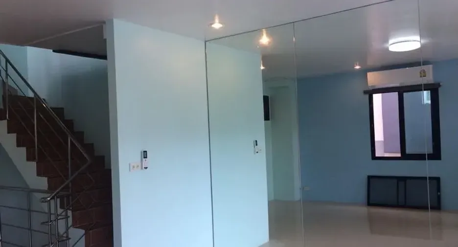 For rent office in Phra Khanong, Bangkok