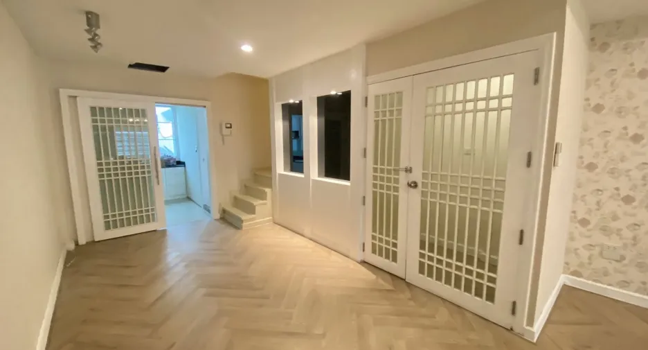 For rent 3 bedrooms office in Pathum Wan, Bangkok