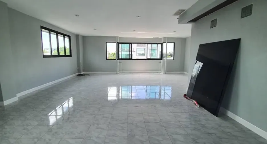 For rent office in Wang Thonglang, Bangkok