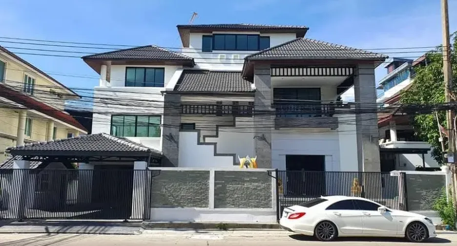 For rent office in Wang Thonglang, Bangkok