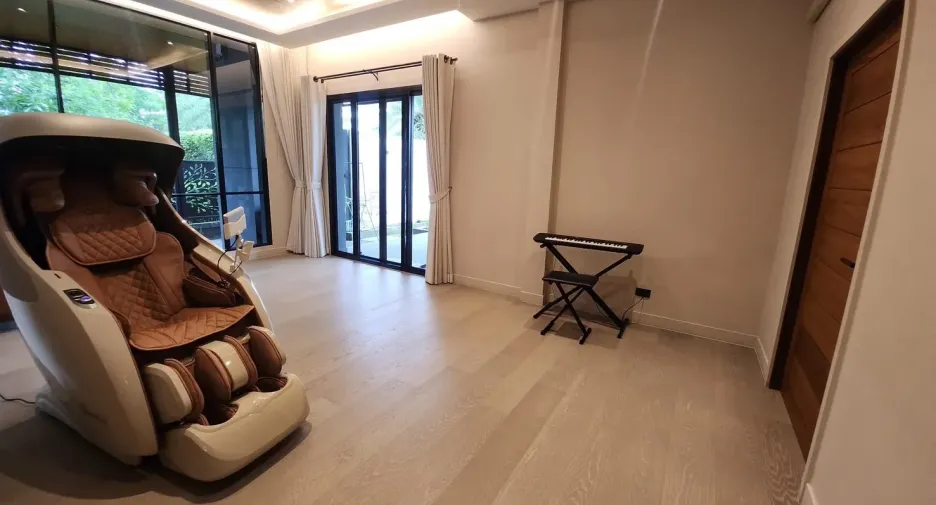 For rent 5 bedrooms house in Bang Phli, Samut Prakan