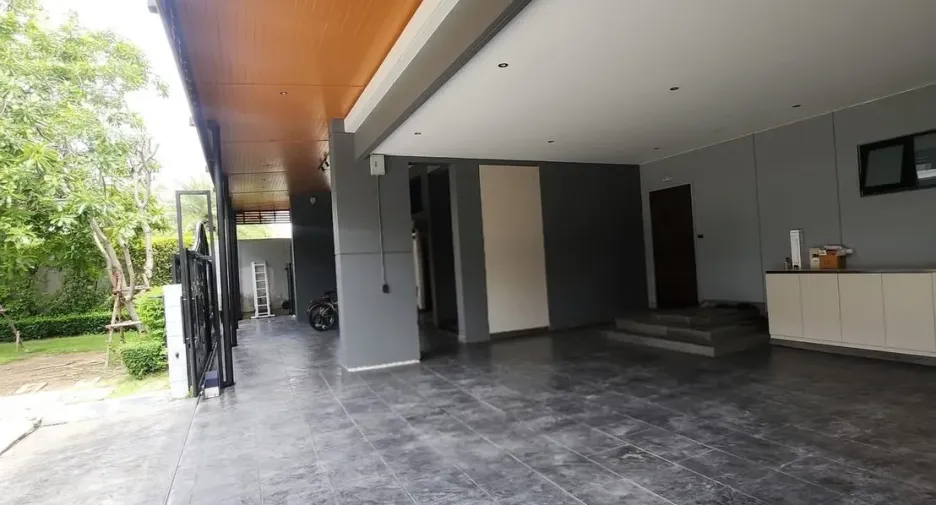 For rent 5 bedrooms house in Bang Phli, Samut Prakan