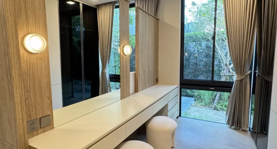 Haus zur Miete mit 4 Zimmer in Saphan Sung, Bangkok