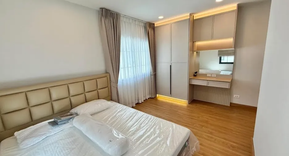 Аренда 4 спальни дом в Bang Phli, Самутпракан
