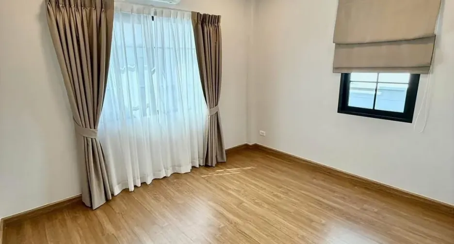 Аренда 4 спальни дом в Bang Phli, Самутпракан