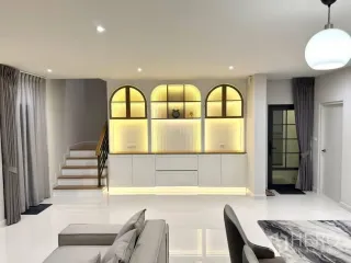Haus zur Miete mit 4 Zimmer in Bang Phli, Samut Prakan