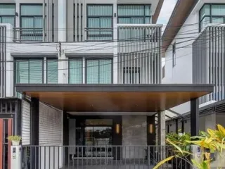 For rent and for sale 3 bedrooms townhouse in Lat Phrao, Bangkok