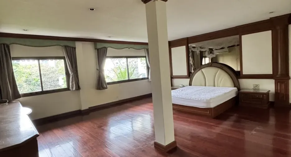 For rent 8 bedrooms office in Watthana, Bangkok