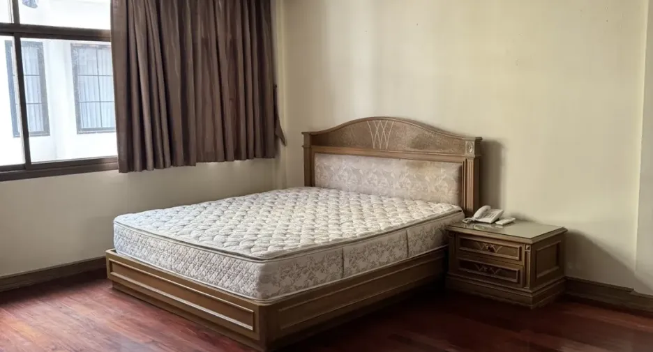 For rent 8 bedrooms office in Watthana, Bangkok