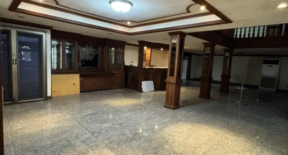 For rent 8 bedrooms office in Watthana, Bangkok