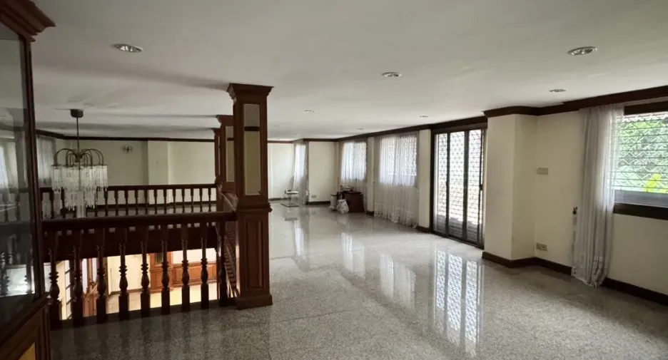 For rent 8 bedrooms office in Watthana, Bangkok